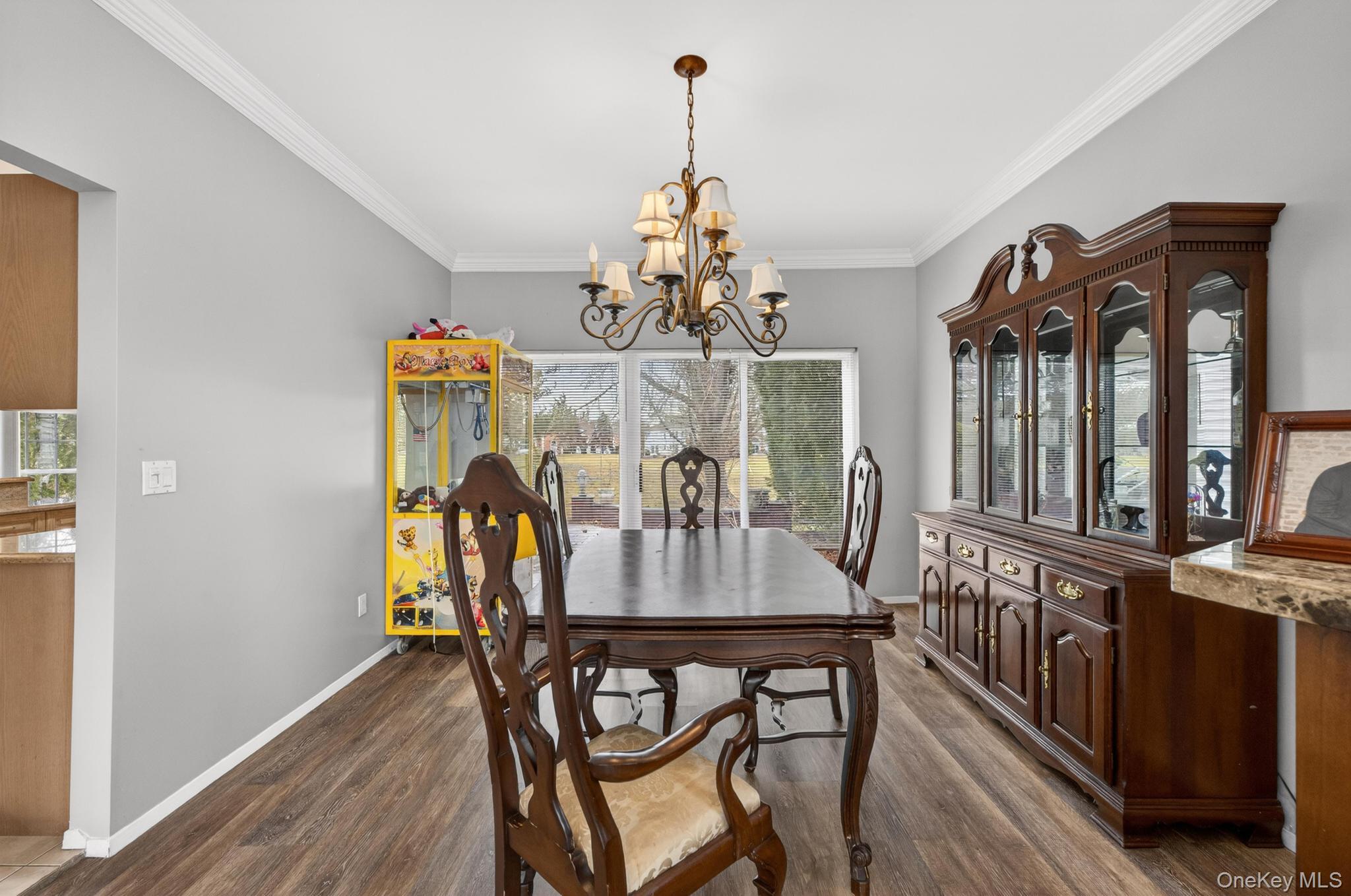 27 Hamlet Drive Commack, NY 11725 - Photo 9 of 40