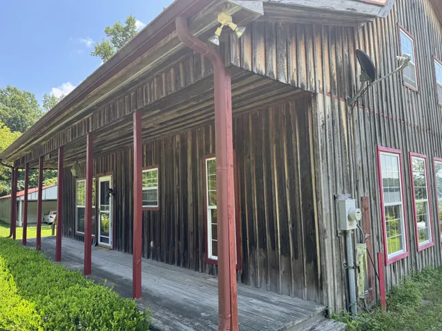 a view of a house with a backyard