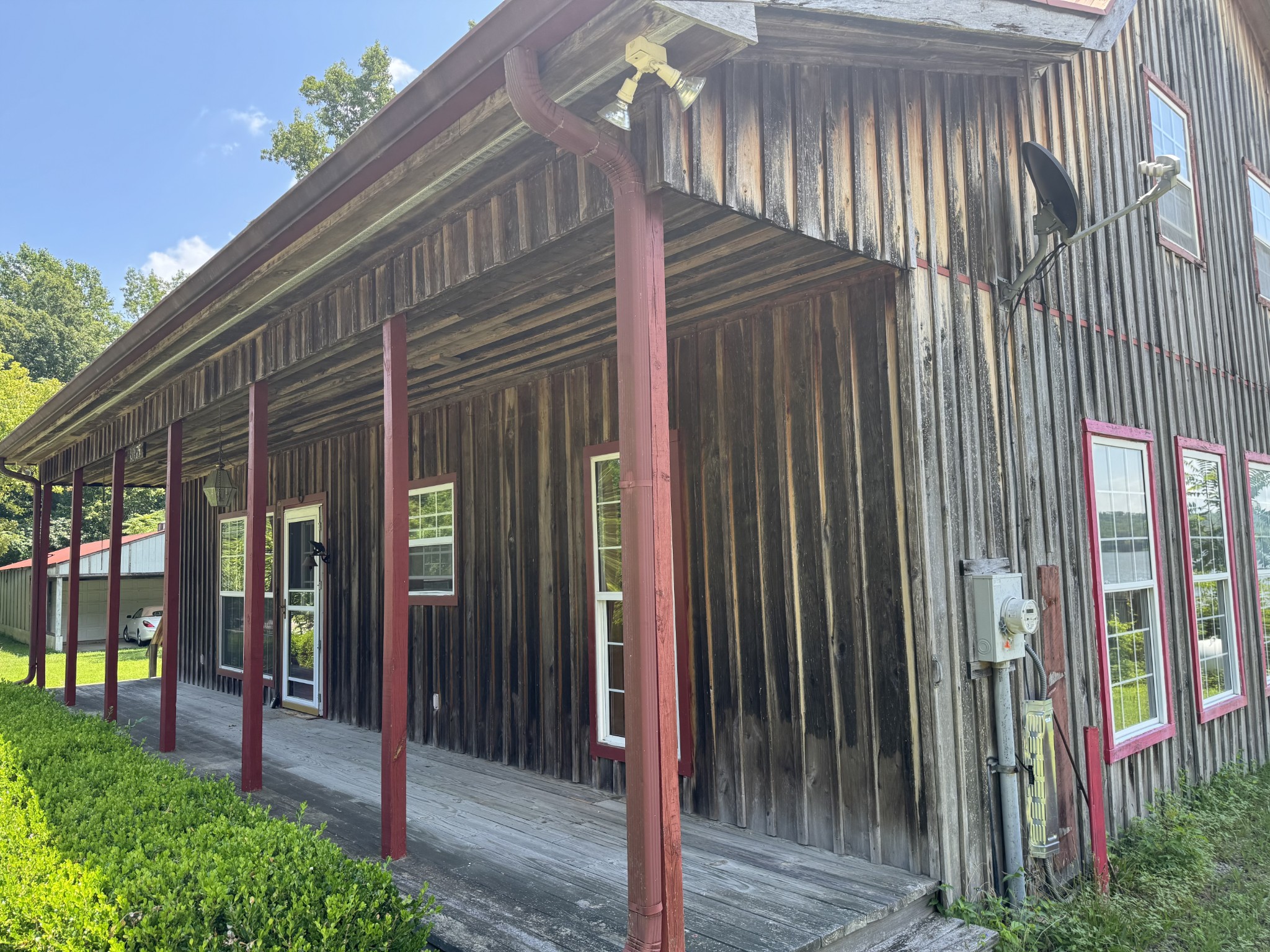 a view of a house with a backyard