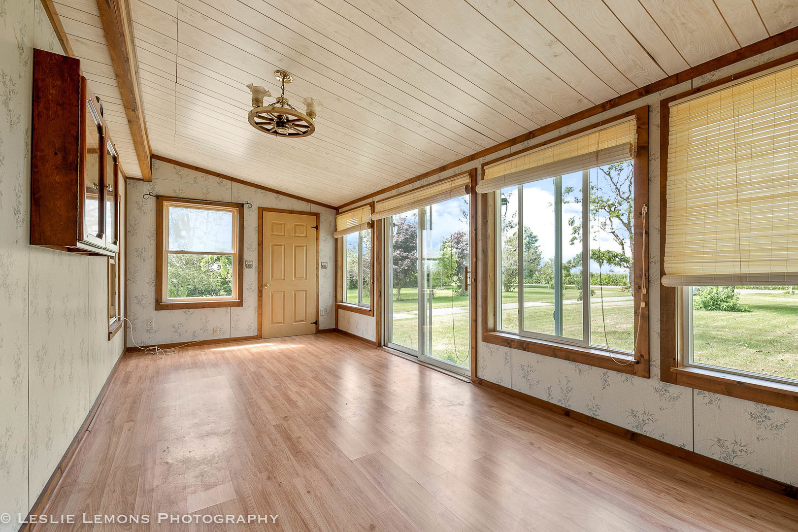 16276 Willrett Road Malta, IL 60150 - Photo 6 of 25 a view of an entryway with wooden floor and windows