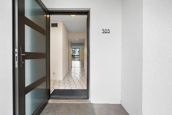 $294,900 | 2707 Northeast 14th Street Causeway, Unit 305, Pompano Beach, FL 33062