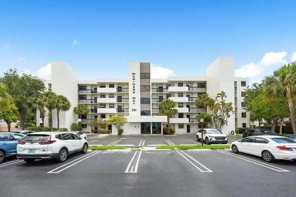 $294,900 | 2707 Northeast 14th Street Causeway, Unit 305, Pompano Beach, FL 33062