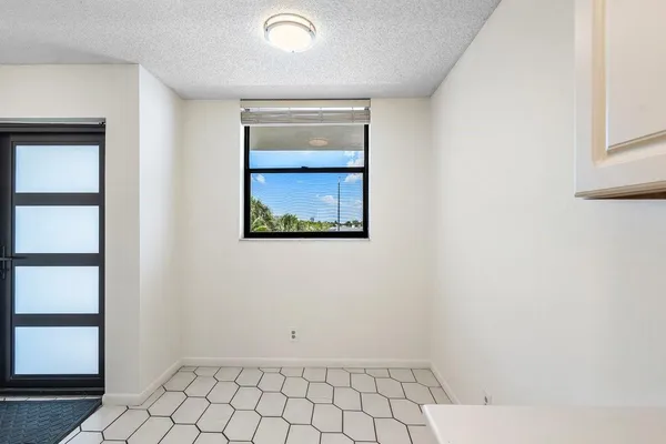 $294,900 | 2707 Northeast 14th Street Causeway, Unit 305, Pompano Beach, FL 33062