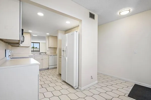 $294,900 | 2707 Northeast 14th Street Causeway, Unit 305, Pompano Beach, FL 33062