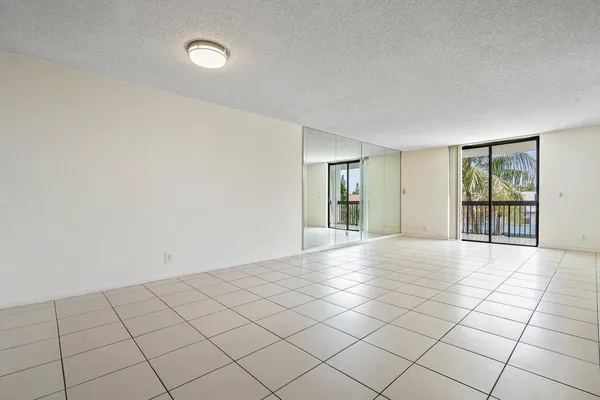 $294,900 | 2707 Northeast 14th Street Causeway, Unit 305, Pompano Beach, FL 33062