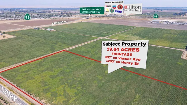 a view of a tennis court