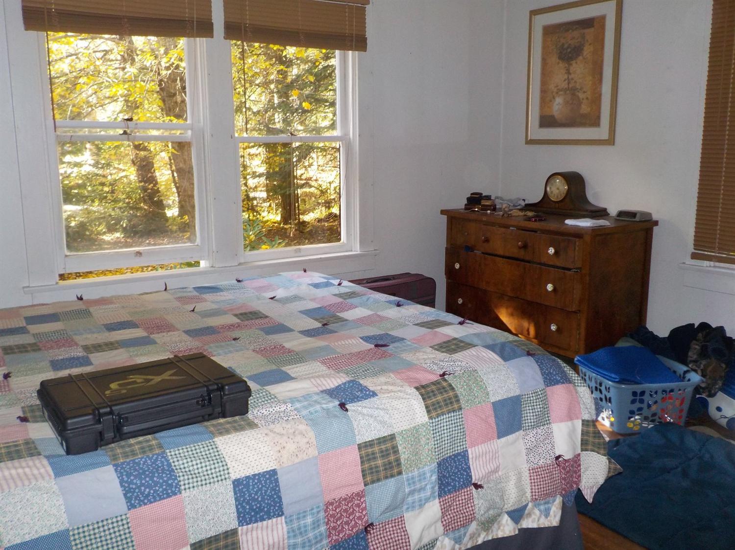 341 Red Blanket Road Prospect, OR 97536 - Photo 14 of 19 The bedrooms are reasonably sized and gr