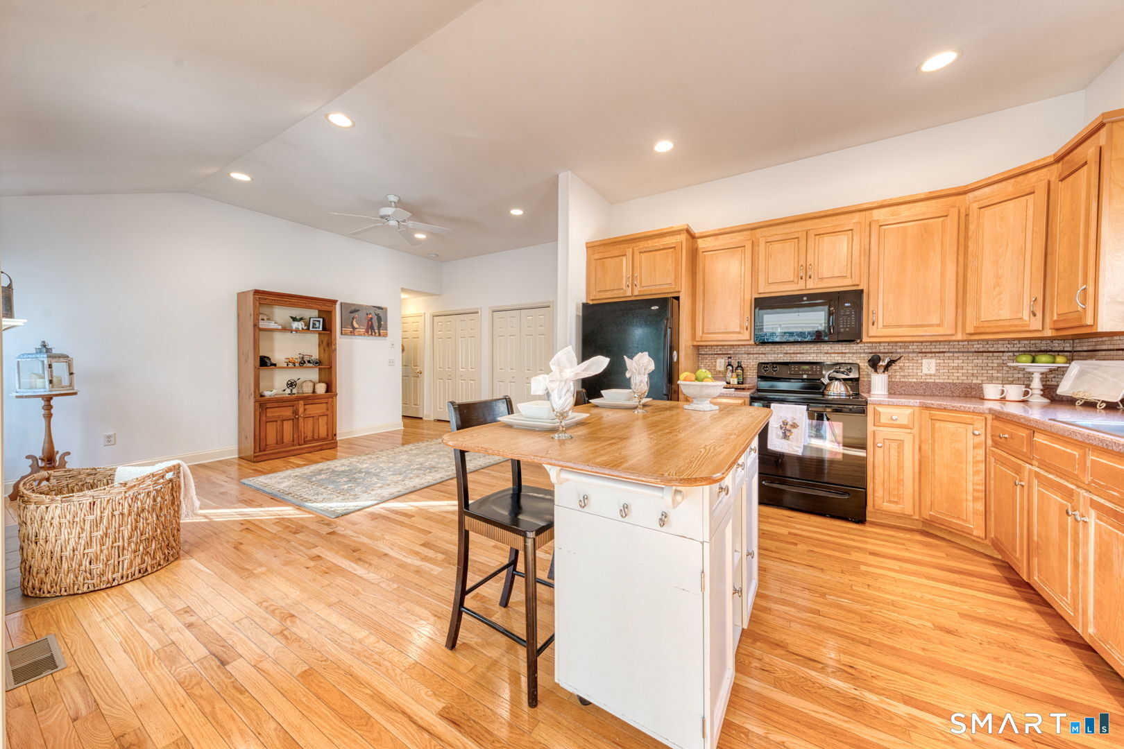 18 Compass Court, Unit 18 East Lyme, CT 06357 - Photo 17 of 38