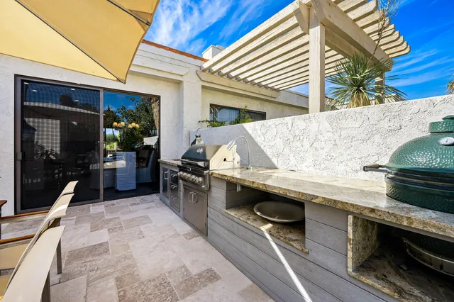 a view of outdoor kitchen
