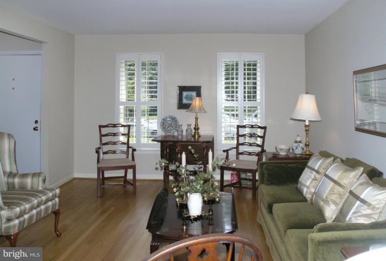 1308 Deep Run Lane Reston, VA 20190 - Photo 15 of 30 Living Room