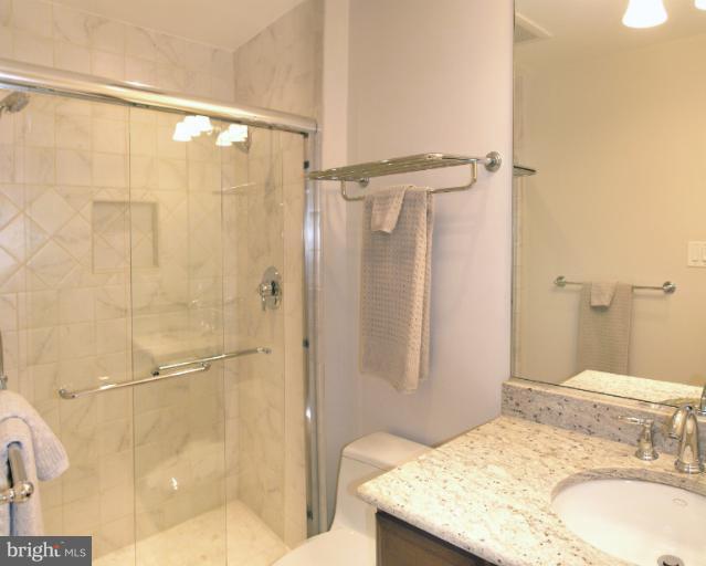 1308 Deep Run Lane Reston, VA 20190 - Photo 18 of 30 Bath (Master)