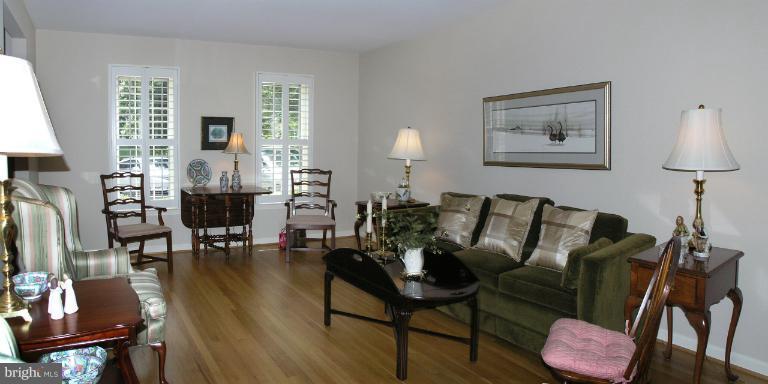 1308 Deep Run Lane Reston, VA 20190 - Photo 3 of 30 Living Room