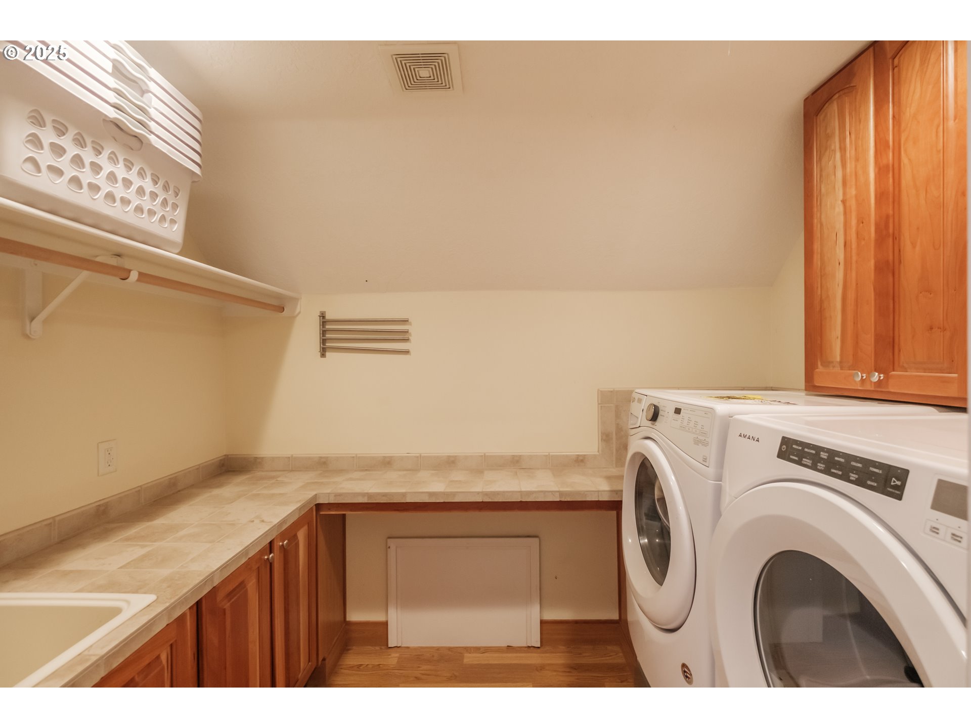 1932 Wallace Road Northwest Salem, OR 97304 - Photo 30 of 48 Laundry