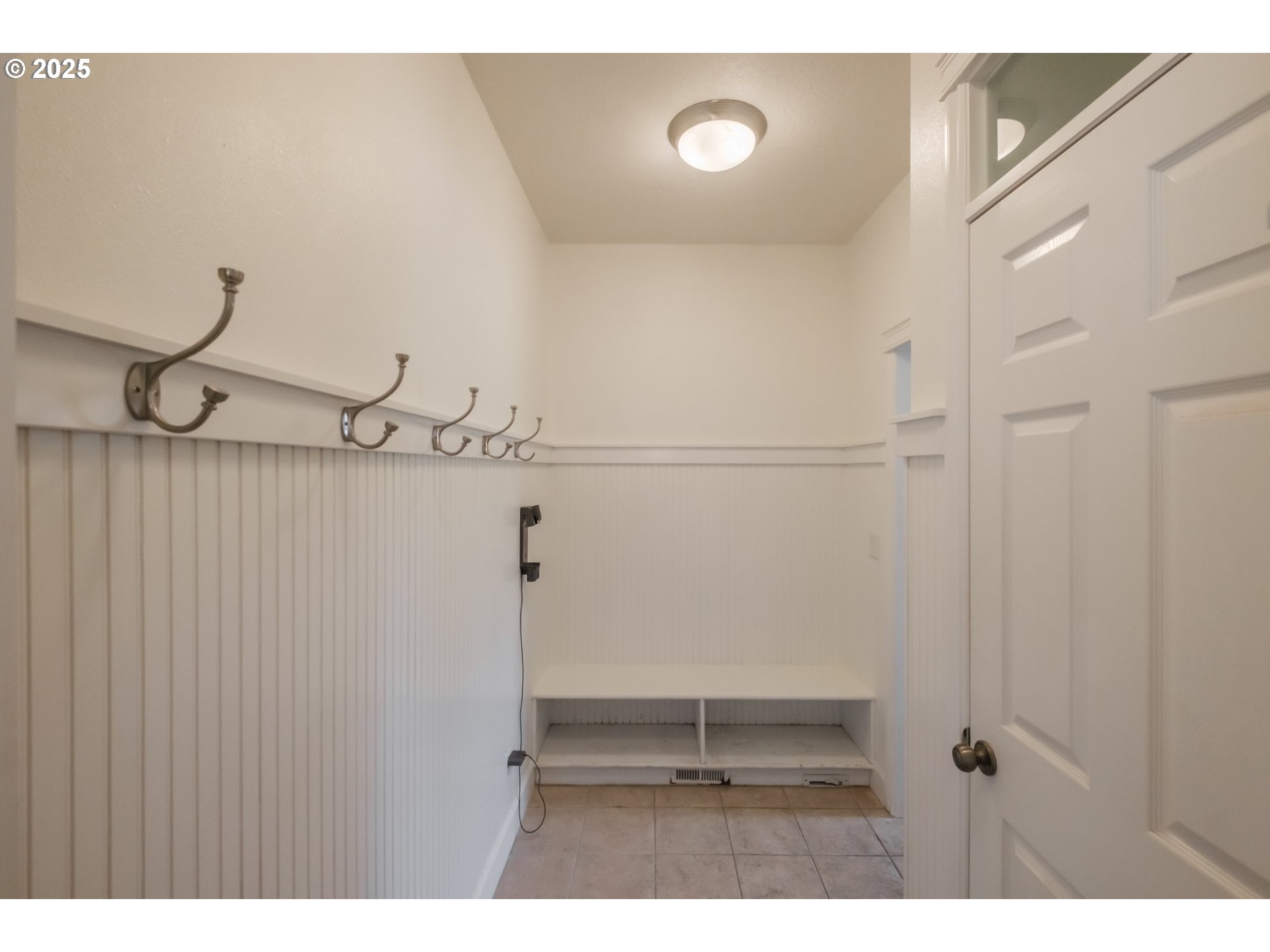 1932 Wallace Road Northwest Salem, OR 97304 - Photo 34 of 48 Mud Room