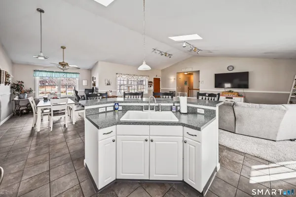 $409,900 | 72 Dorothy Lane, Plymouth, CT 06786