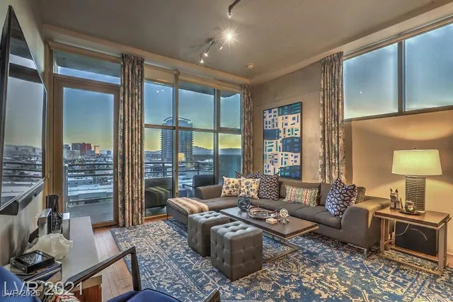 $4,000 | 353 East Bonneville Avenue, Unit 1002, Las Vegas, NV 89101