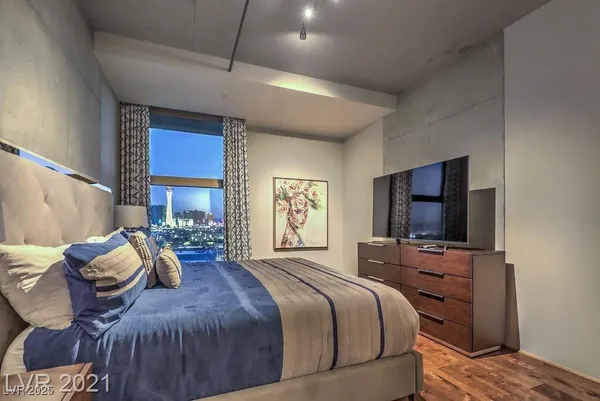 $4,000 | 353 East Bonneville Avenue, Unit 1002, Las Vegas, NV 89101