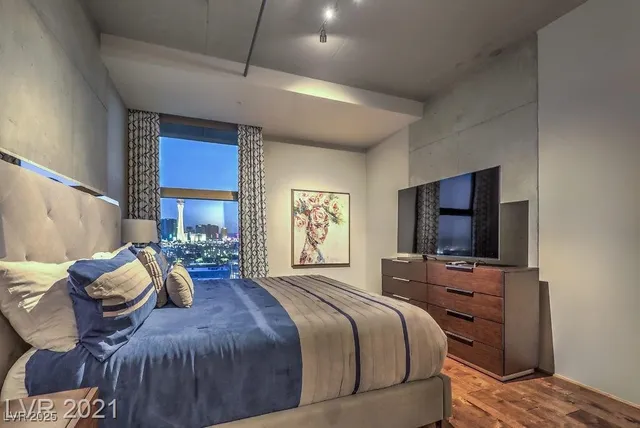 $4,000 | 353 East Bonneville Avenue, Unit 1002, Las Vegas, NV 89101