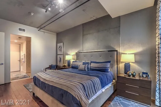 $4,000 | 353 East Bonneville Avenue, Unit 1002, Las Vegas, NV 89101