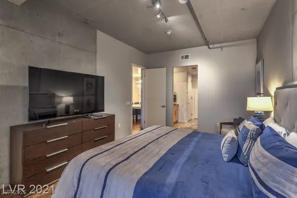 $4,000 | 353 East Bonneville Avenue, Unit 1002, Las Vegas, NV 89101