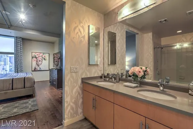 $4,000 | 353 East Bonneville Avenue, Unit 1002, Las Vegas, NV 89101