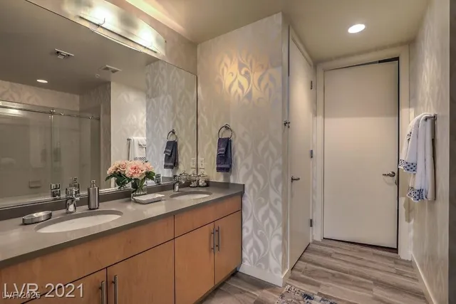 $4,000 | 353 East Bonneville Avenue, Unit 1002, Las Vegas, NV 89101