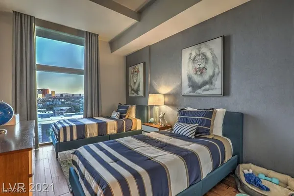 $4,000 | 353 East Bonneville Avenue, Unit 1002, Las Vegas, NV 89101