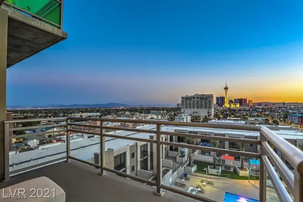 $4,000 | 353 East Bonneville Avenue, Unit 1002, Las Vegas, NV 89101