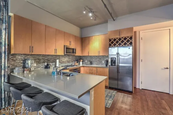 $4,000 | 353 East Bonneville Avenue, Unit 1002, Las Vegas, NV 89101