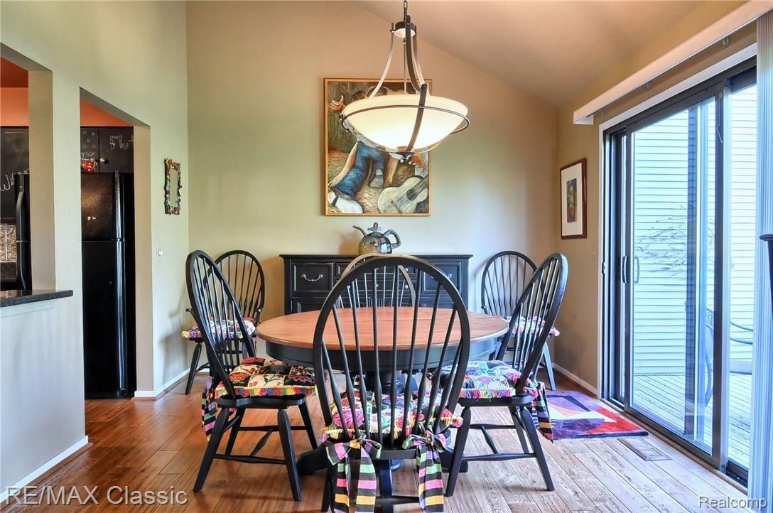 623 Ashley Circle East, Unit 88 Rochester, MI 48307 - Photo 6 of 28 C:\Users\Sharon\Desktop\Fuchs-Frantz\images\Breakfast_Nook.jpg