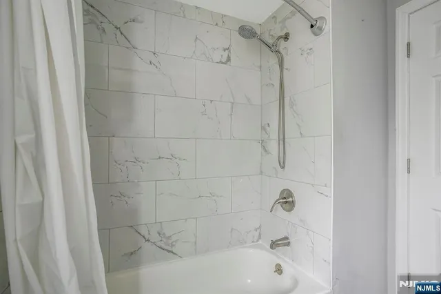 a view of empty room with window