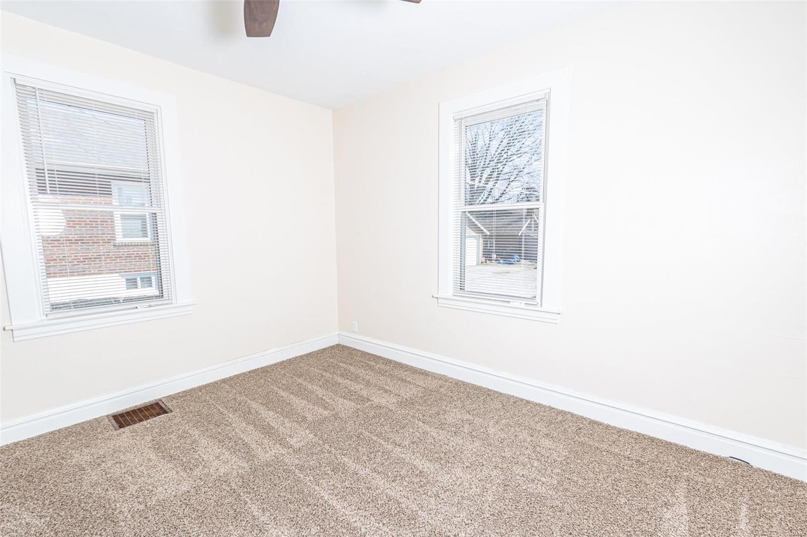 9270 MacKenzie Road St. Louis, MO 63123 - Photo 8 of 21
