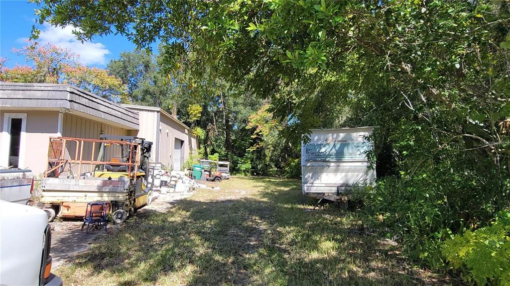 Lakeview Street DeLand, FL 32724 - Photo 4 of 7 a backyard of a house with table and chairs