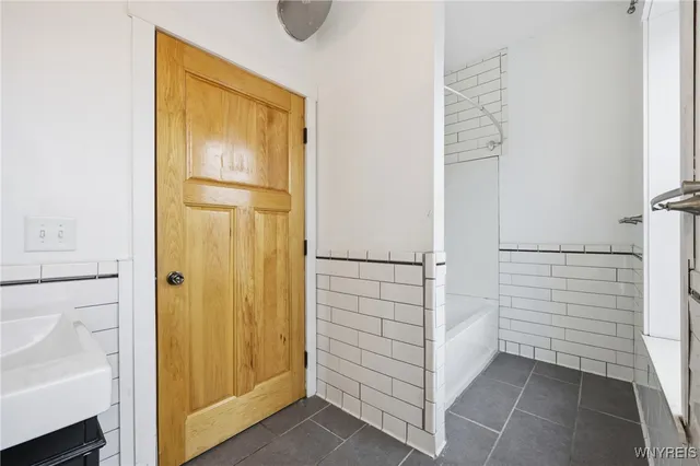 $2,200 | 110 Genesee Street, Buffalo, NY 14203