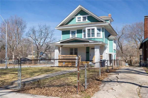 $279,900 | 3200 Lockridge Avenue, Kansas City, MO 64128