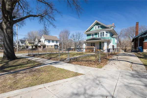 $279,900 | 3200 Lockridge Avenue, Kansas City, MO 64128