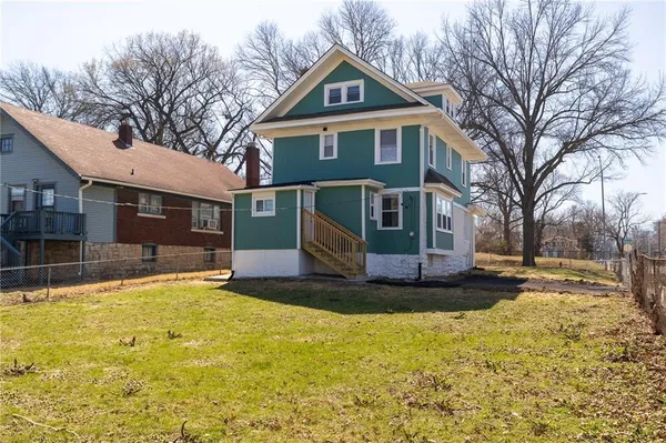 $279,900 | 3200 Lockridge Avenue, Kansas City, MO 64128