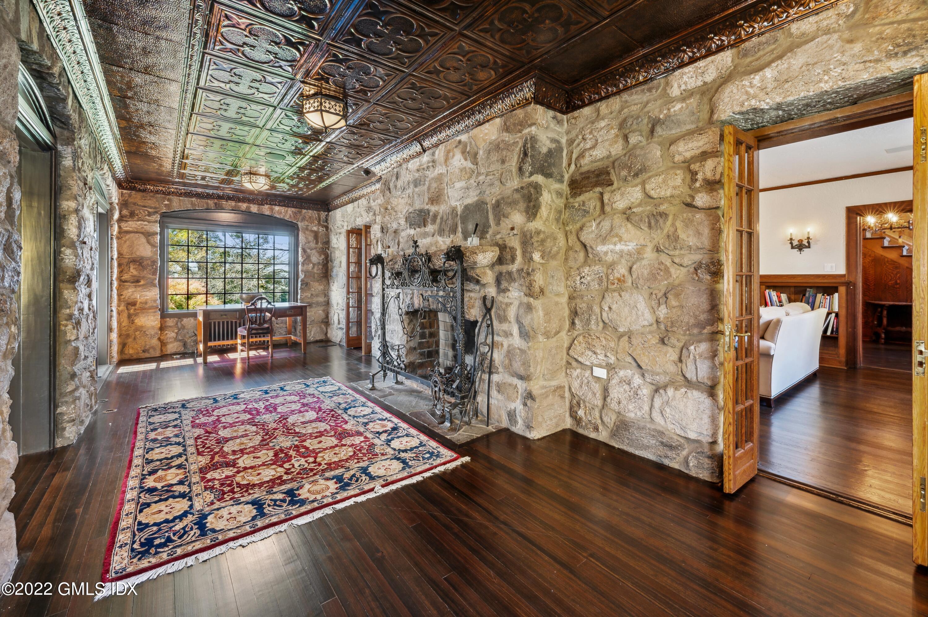 47 Carriglea Drive Riverside, CT 06878 - Photo 10 of 26 a living room with furniture and a rug