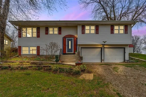 $259,900 | 7700 Trail Road, Meriden, KS 66512