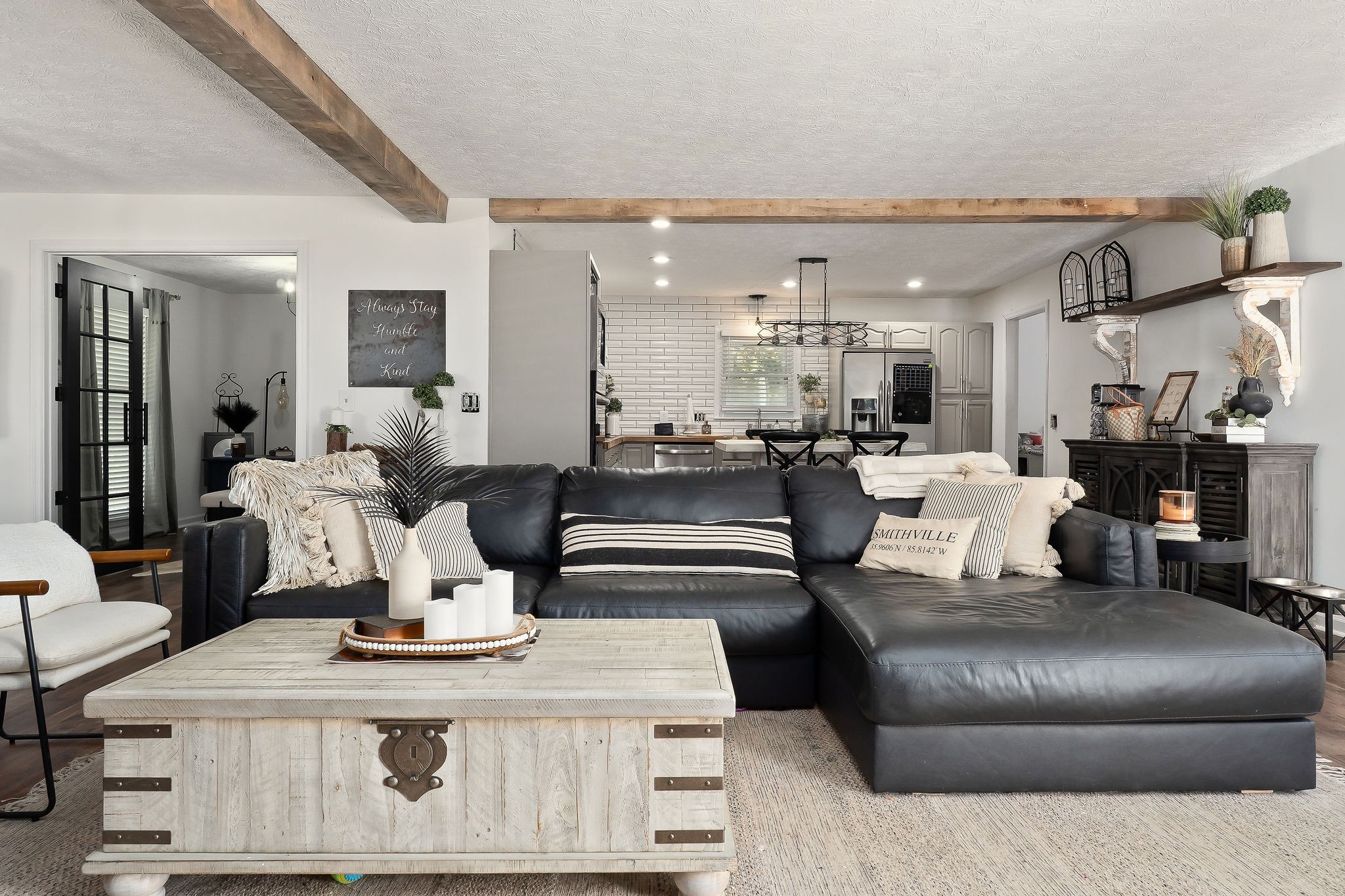 296 Big Rock Road Smithville, TN 37166 - Photo 9 of 32 a living room with furniture