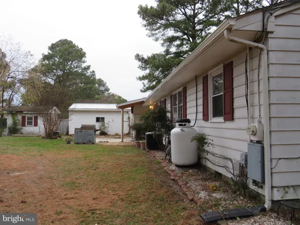 a view of a patio in back of the house