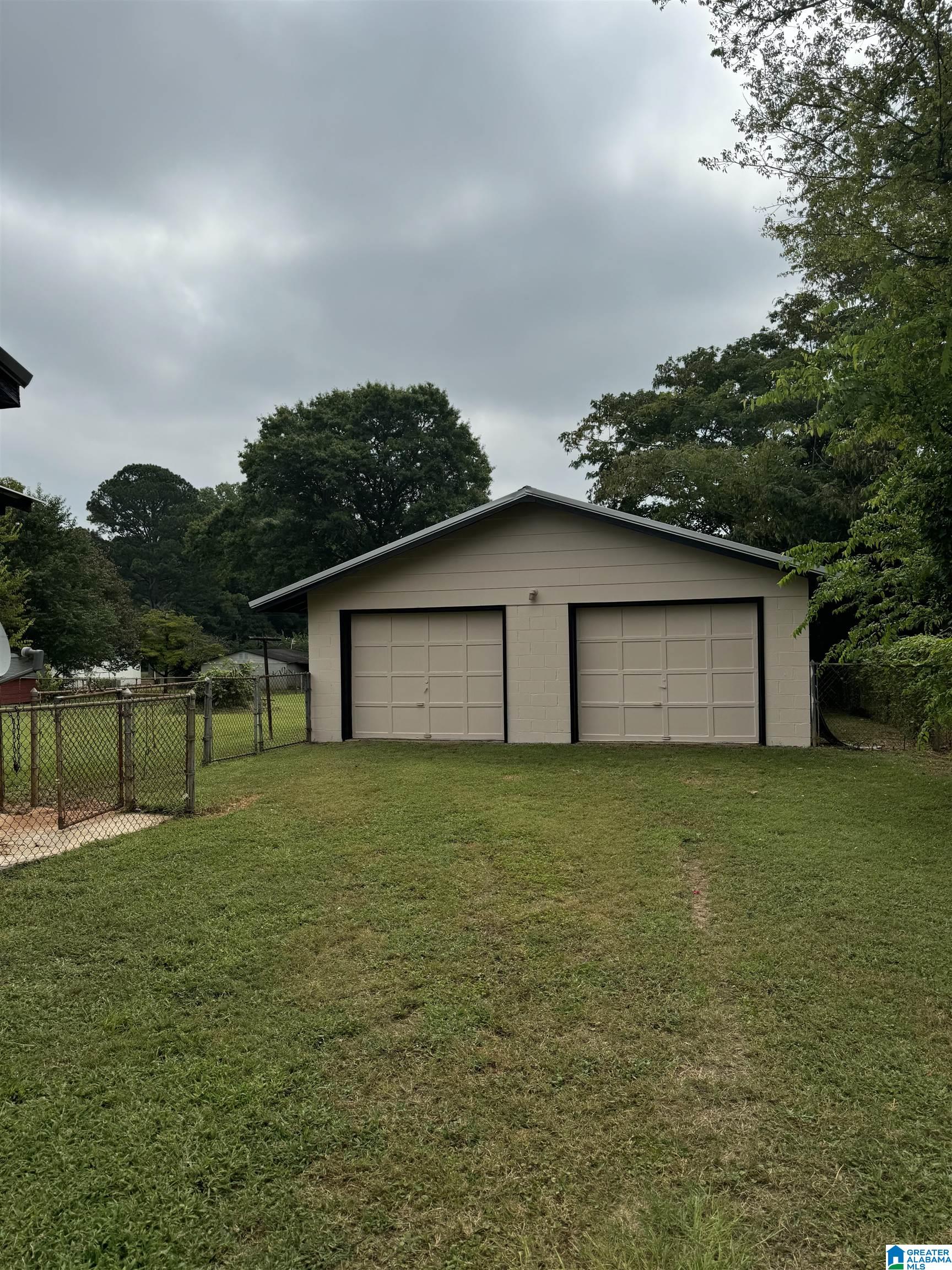 1219 Eastern Valley Road Bessemer, AL 35020 - Photo 3 of 14