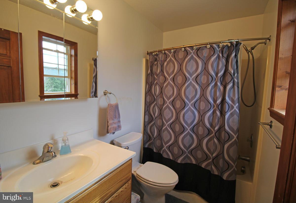 17 Jackson Road Gettysburg, PA 17325 - Photo 12 of 15 Bath