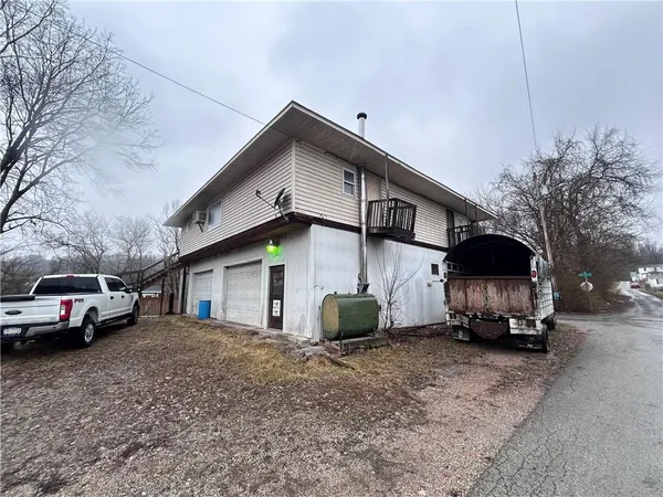 a view of a house with a backyard