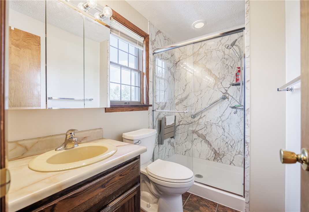 5176 Emerson Road Canandaigua Town, NY 14424 - Photo 21 of 40 Primary Bath