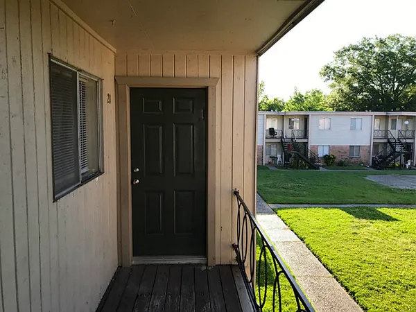 $1,350 | 638 Heidrich Street, Unit 19, Houston, TX 77018