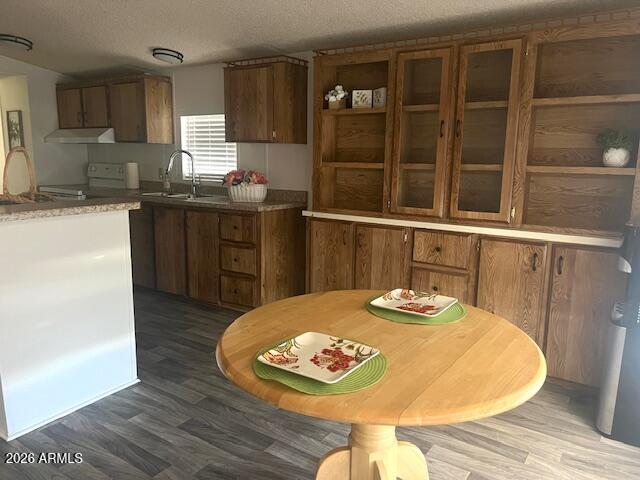 834 South Meridian Road, Unit 104 Apache Junction, AZ 85120 - Photo 14 of 46 a kitchen with a table and chairs
