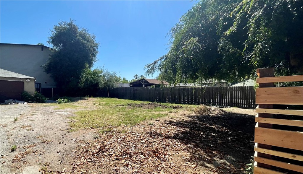 536 Cypress Avenue Pasadena, CA 91103 - Photo 14 of 14 a backyard of a house