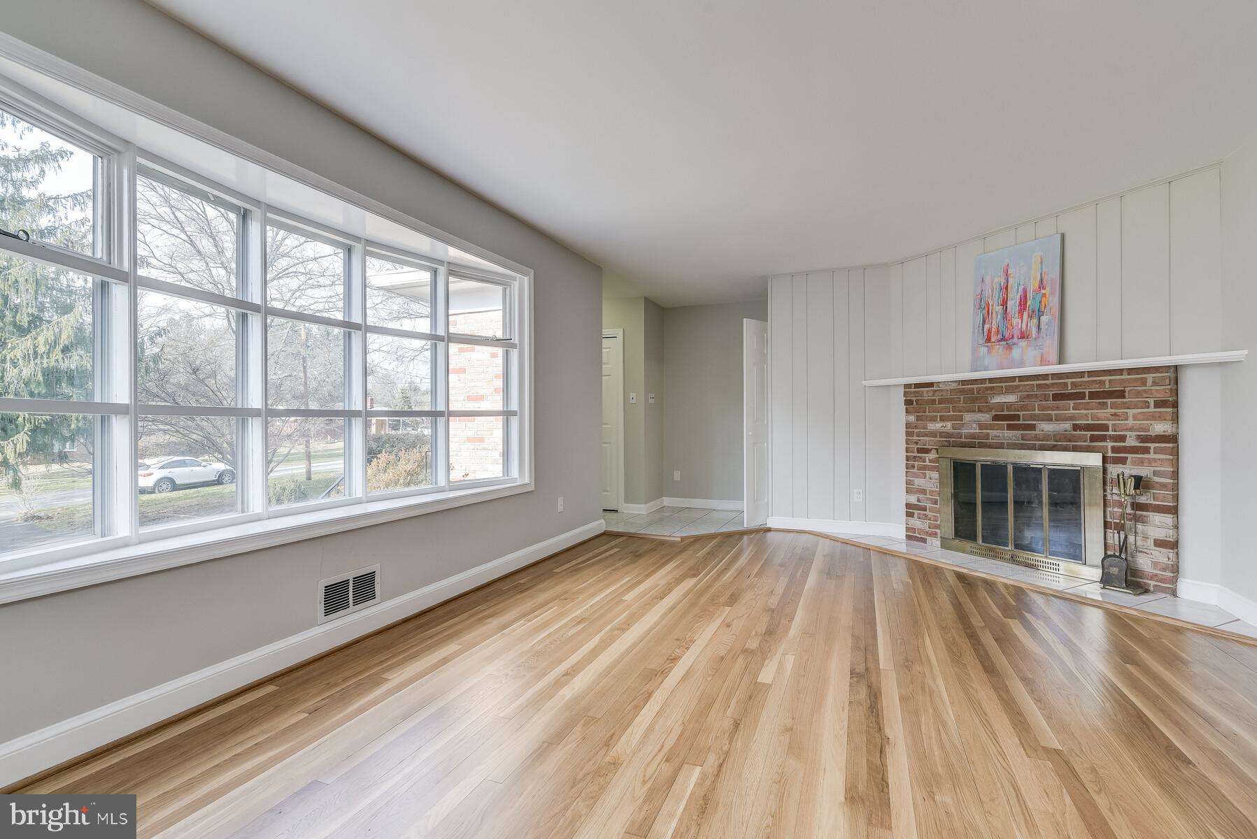 14813 Harold Road Silver Spring, MD 20905 - Photo 14 of 79 Living Room
