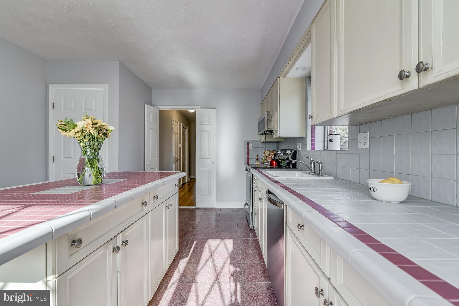 14813 Harold Road Silver Spring, MD 20905 - Photo 22 of 79 Kitchen